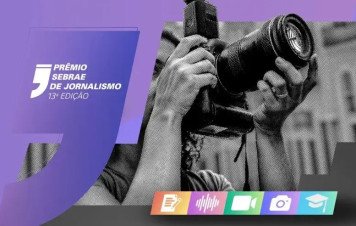 O design utiliza tons de roxo e lilás, apresentando uma grande aspas estilizada à esquerda que contém o logotipo oficial do prêmio e a indicação da edição.